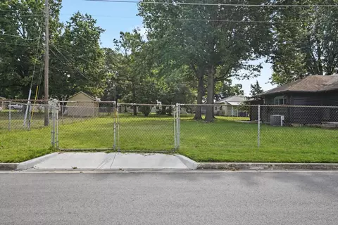 Exterior - 602 Elgin Pl, Broken Arrow, OK 74012 photo 8 of 9
