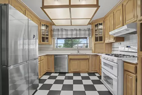Kitchen - 602 Elgin Pl, Broken Arrow, OK 74012 photo 2 of 5