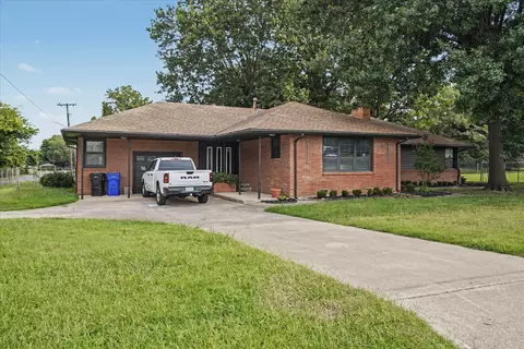 Exterior - 602 Elgin Pl, Broken Arrow, OK 74012 photo 3 of 9
