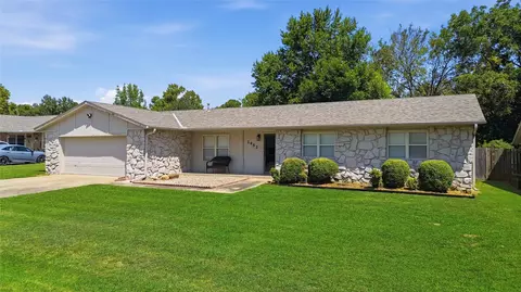 1452 Paradise Ln, Claremore, OK 74017