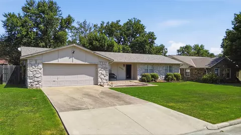 1452 Paradise Ln, Claremore, OK 74017