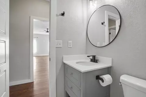 Bath - 503 E Marshall Pl E, Tulsa, OK 74106 photo 2 of 3