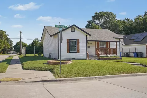 Exterior - 503 E Marshall Pl E, Tulsa, OK 74106 photo 2 of 5