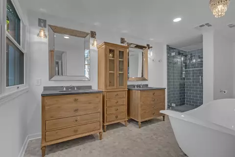 Bath - 1535 E 36th Pl, Tulsa, OK 74105 photo 1 of 3