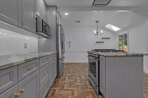 Kitchen - 1535 E 36th Pl, Tulsa, OK 74105 photo 4 of 6