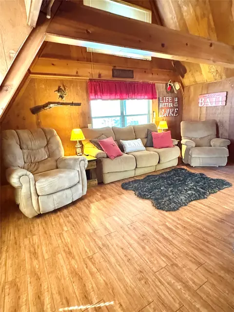 Living - 979 County Line Rd, Eufaula, OK 74432 photo 2 of 6