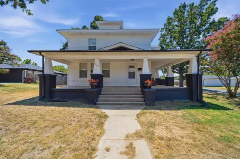 Exterior - 519 W Forrest Ave, Eufaula, OK 74432 photo 1 of 2