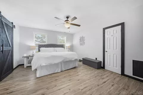 Bedroom - 519 W Forrest Ave, Eufaula, OK 74432 photo 1 of 10