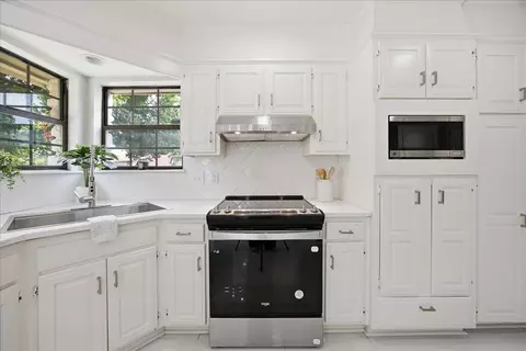 Kitchen - 11033 E 66th St, Tulsa, OK 74133 photo 4 of 5