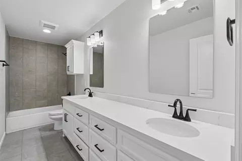 Bath - 88 E 165th Pl S, Glenpool, OK 74033 photo 9 of 10