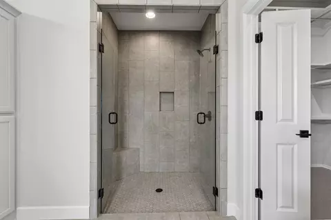 Bath - 88 E 165th Pl S, Glenpool, OK 74033 photo 5 of 10
