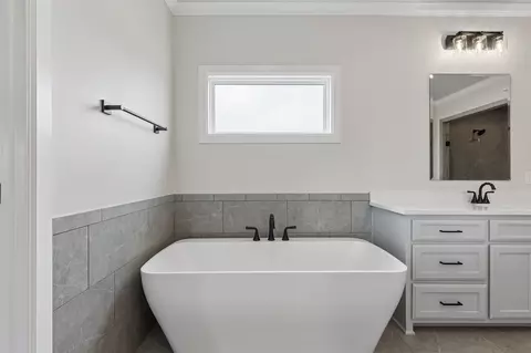 Bath - 88 E 165th Pl S, Glenpool, OK 74033 photo 4 of 10