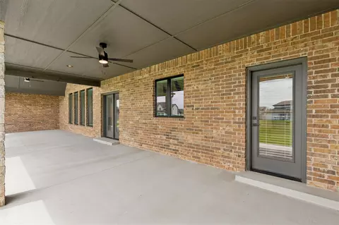Exterior - 88 E 165th Pl S, Glenpool, OK 74033 photo 4 of 8