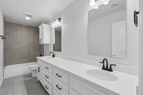 Bath - 88 E 165th Pl S, Glenpool, OK 74033 photo 9 of 10