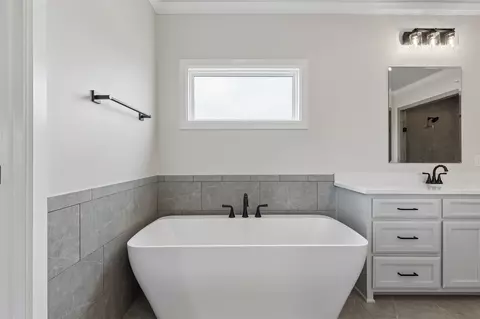 Bath - 88 E 165th Pl S, Glenpool, OK 74033 photo 4 of 10