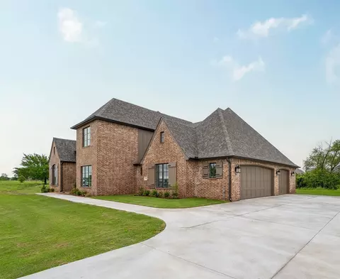 Exterior - 22018 E 113th St N, Broken Arrow, OK 74014 photo 7 of 11