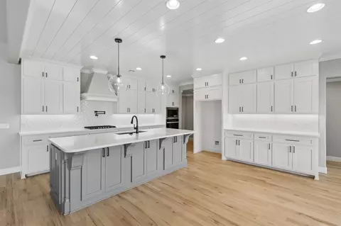 Kitchen - 214 E 164th Pl S, Glenpool, OK 74033 photo 1 of 6