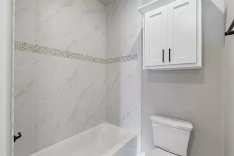Bath - 214 E 164th Pl S, Glenpool, OK 74033 photo 5 of 9