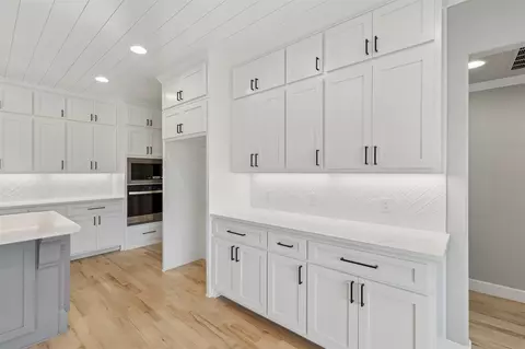 Kitchen - 214 E 164th Pl S, Glenpool, OK 74033 photo 3 of 6