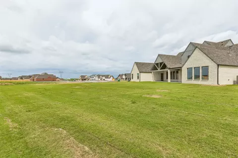 Exterior - 214 E 164th Pl S, Glenpool, OK 74033 photo 3 of 7