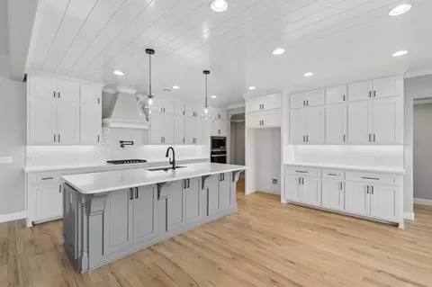 Kitchen - 214 E 164th Pl S, Glenpool, OK 74033 photo 1 of 5