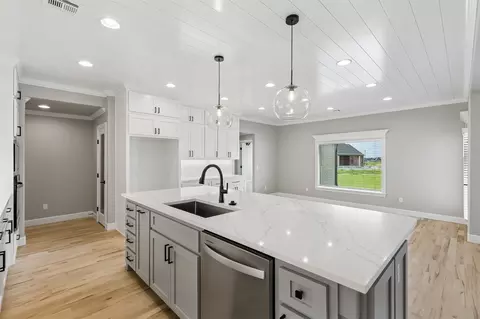 Kitchen - 214 E 164th Pl S, Glenpool, OK 74033 photo 4 of 5