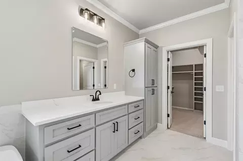 Bath - 214 E 164th Pl S, Glenpool, OK 74033 photo 1 of 9