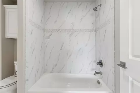 Bath - 103 E 165th Pl S, Glenpool, OK 74033 photo 6 of 7