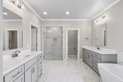 Bath - 103 E 165th Pl S, Glenpool, OK 74033 photo 1 of 7