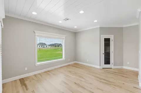 Living - 103 E 165th Pl S, Glenpool, OK 74033 photo 6 of 6