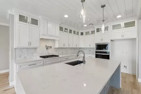 Kitchen - 103 E 165th Pl S, Glenpool, OK 74033 photo 2 of 5
