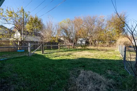 Exterior - 2009 E 2nd St, Tulsa, OK 74104 photo 4 of 6