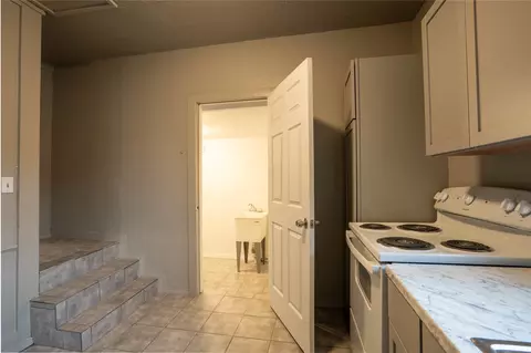 Entry Way - 2009 E 2nd St, Tulsa, OK 74104 photo 3 of 3