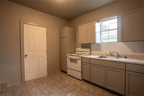 Entry Way - 2009 E 2nd St, Tulsa, OK 74104 photo 2 of 3