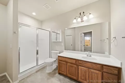 Bath - 8401 E 74th Pl, Tulsa, OK 74133 photo 1 of 2