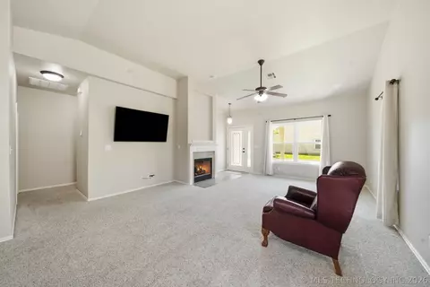 Living - 8401 E 74th Pl, Tulsa, OK 74133 photo 3 of 3