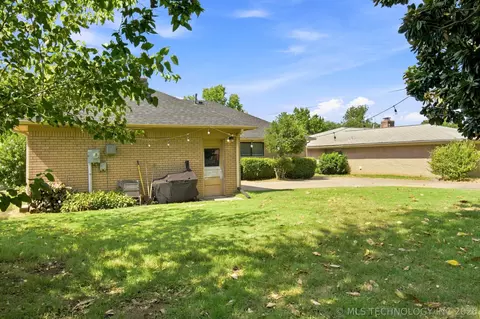 Exterior - 6930 E 20th St, Tulsa, OK 74112 photo 5 of 7