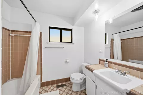 Bath - 6930 E 20th St, Tulsa, OK 74112 photo 2 of 2