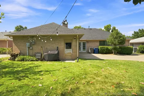 Exterior - 6930 E 20th St, Tulsa, OK 74112 photo 6 of 7