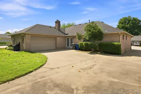 Exterior - 6930 E 20th St, Tulsa, OK 74112 photo 7 of 7