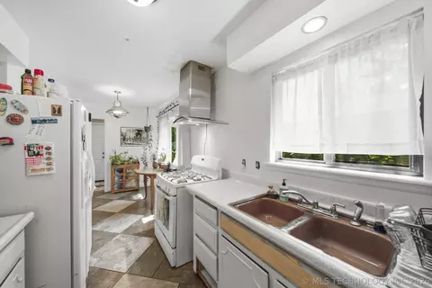 Kitchen - 6930 E 20th St, Tulsa, OK 74112 photo 3 of 6