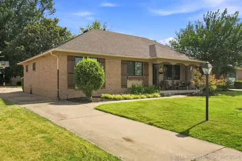 Exterior - 6930 E 20th St, Tulsa, OK 74112 photo 3 of 7