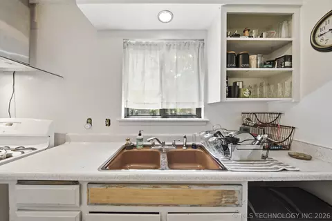 Kitchen - 6930 E 20th St, Tulsa, OK 74112 photo 4 of 6