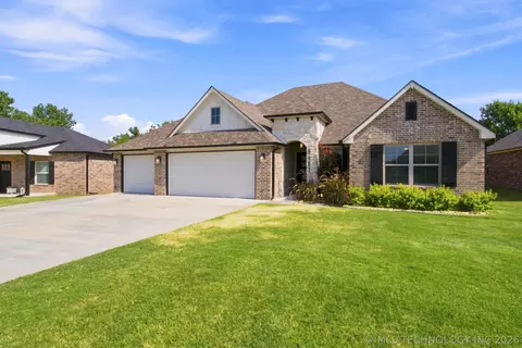 8457 Spring Creek Ct, Claremore, OK 74019
