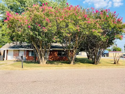 102 N Collins St, Colbert, OK 74733 photo 2