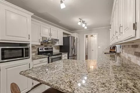 Kitchen - 4435 E 60th St, Tulsa, OK 74135 photo 2 of 6