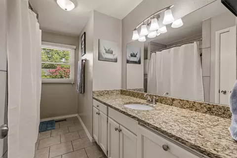 Bath - 4435 E 60th St, Tulsa, OK 74135 photo 1 of 4