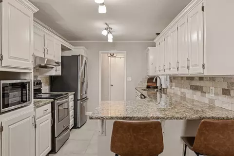 Kitchen - 4435 E 60th St, Tulsa, OK 74135 photo 1 of 6