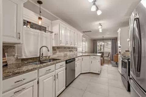 Kitchen - 4435 E 60th St, Tulsa, OK 74135 photo 6 of 6