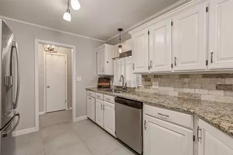 Kitchen - 4435 E 60th St, Tulsa, OK 74135 photo 5 of 6